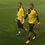 Kontrahenten um den Platz im Tor: Roman Bürki (li.) und Roman Weidenfeller. (Foto: athletic-brandao)