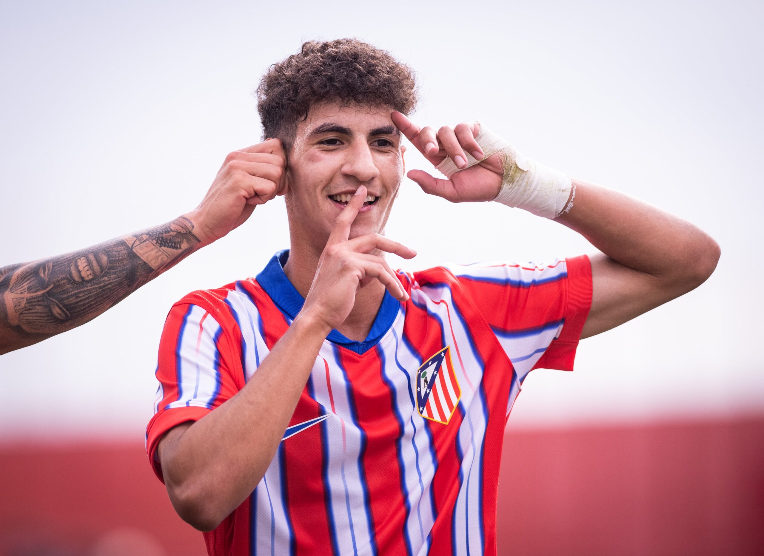 Rayane Belaid firmó su debut con el Atlético, en el amistoso ante el Oporto