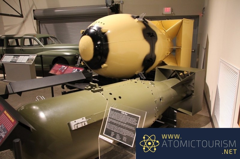 Learning About The Atom Nuclear Museum - Gradient Background Collection - Ultra HD Quality