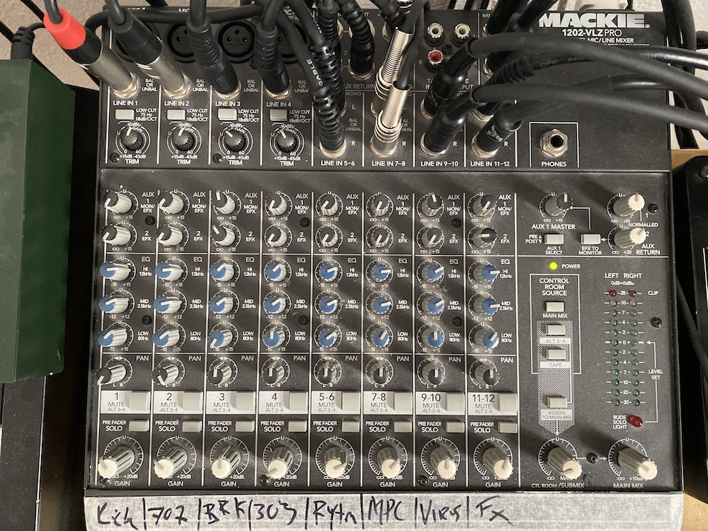 MACKIE 1202 VLZ PRO - Minimal Violence