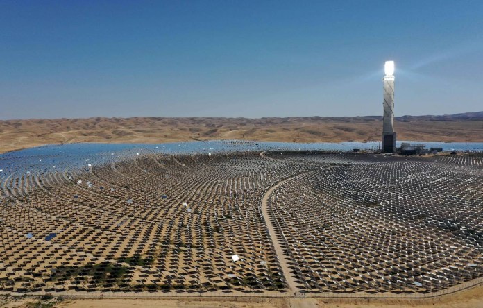 Das Kraftwerk Aschalim ist ein Solarturmkraftwerk nahe dem Kibbuz Aschalim südlich von Beerscheba in der israelischen Negev-Wüste. Mit einer Leistung von 121 Megawatt ist es eines der grössten solarthermischen Kraftwerke weltweit. Foto IMAGO / Xinhua Das Kraftwerk Aschalim ist ein Solarturmkraftwerk nahe dem Kibbuz Aschalim südlich von Beerscheba in der israelischen Negev-Wüste. Mit einer Leistung von 121 Megawatt ist es eines der grössten solarthermischen Kraftwerke weltweit. Foto IMAGO / Xinhua