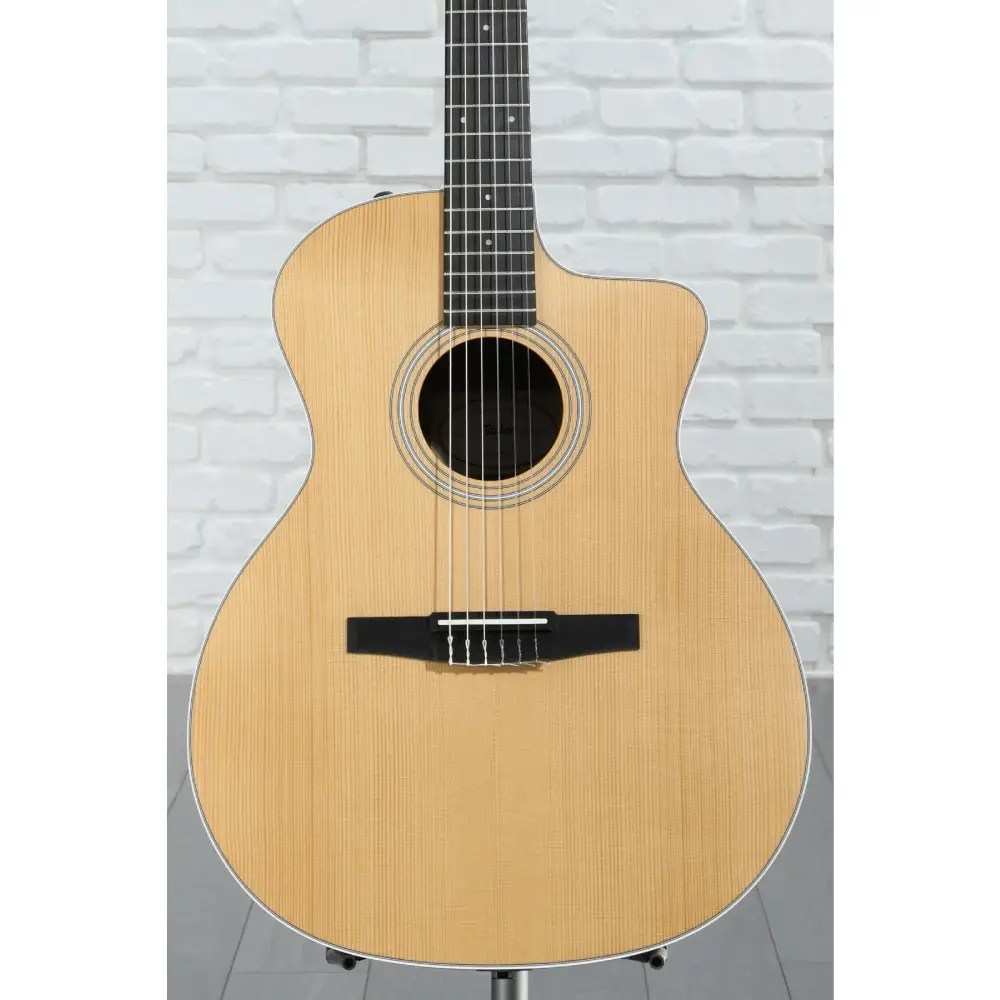 Taylor 214CE-N Guitarra electroacústica de cuerdas de nailon Natural