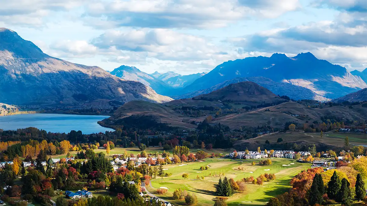 Queenstown's Golf Paradise: Exploring the Regal and Rugged Courses (2026)