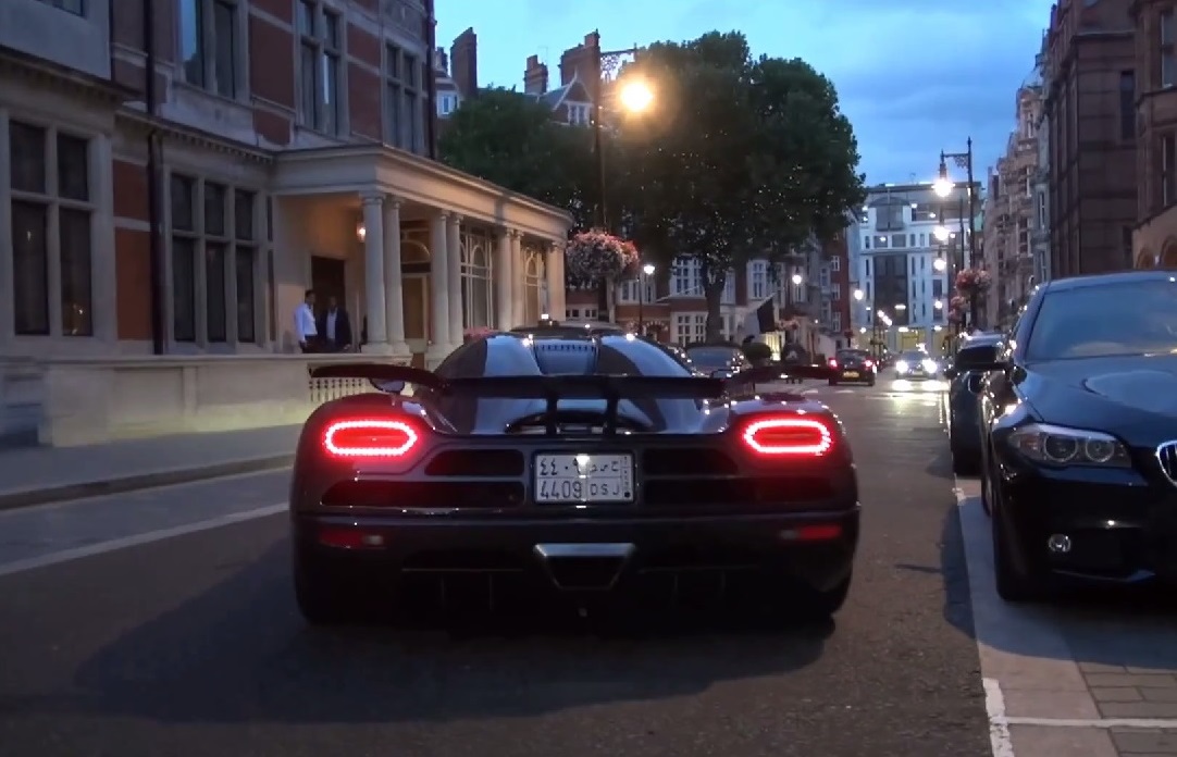 Video: Μια αγριεμένη Koenigsegg Agera R στο Λονδίνο