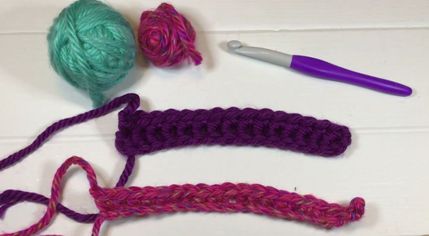 Penjelasan dan ilustrasi teknik dipaparkan secara detil sehingga bisa membimbing para pemula untuk belajar merajut. Avery Lane Creations How To Foundation Stitch