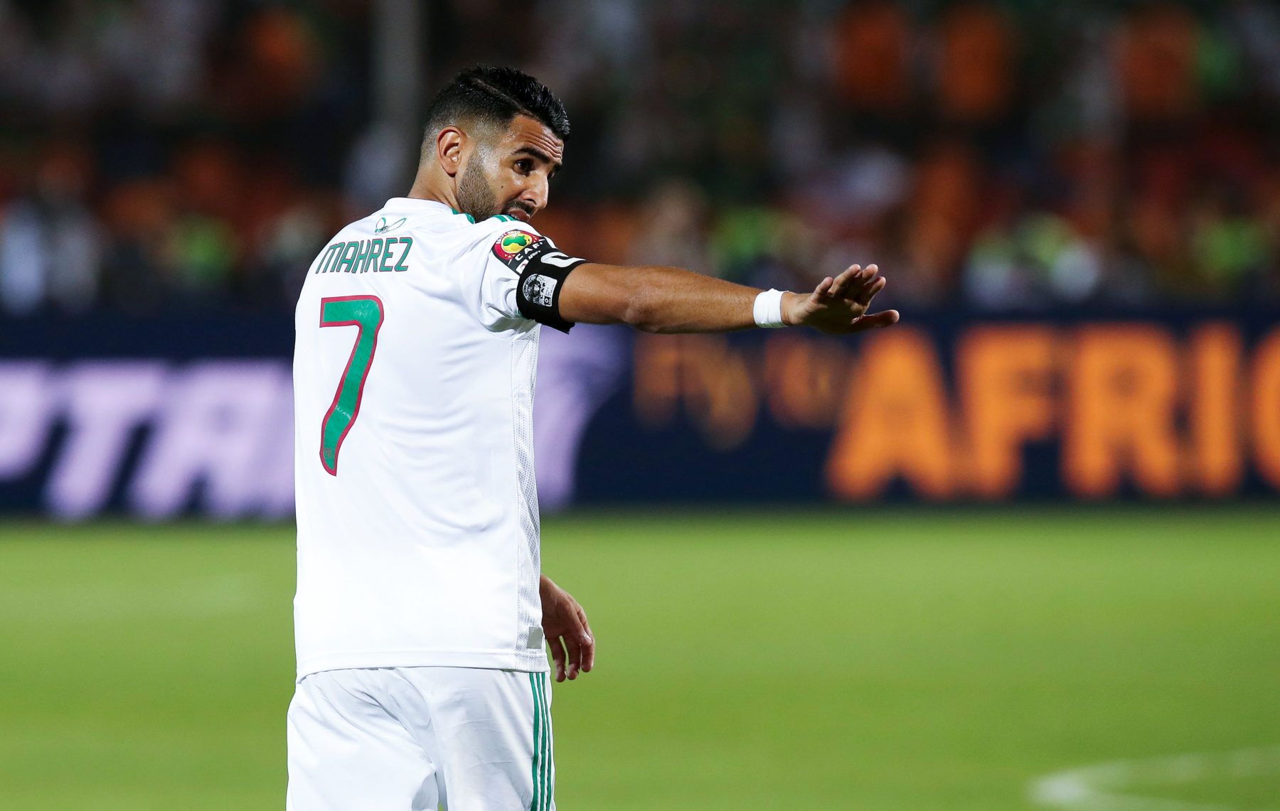 بالفيديو| محرز ينصح الجميع بالبقاء في المنزل