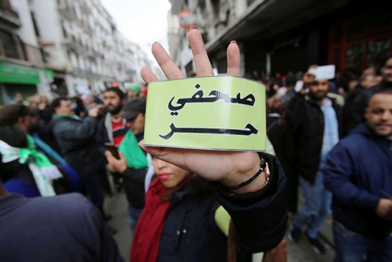 المجلس الوطني للصحفيين الجزائريين يناشد تبون