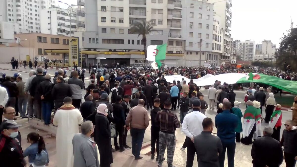 الأمن يمنع مسيرات حراك “الجمعة 118”