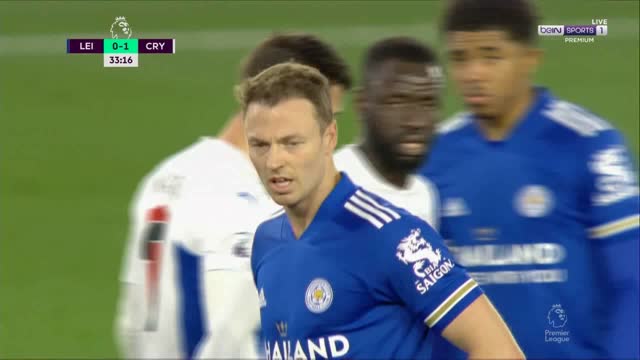 بالفيديو| إيقاف مباراة في الدوري الانجليزي لإفطار لاعب مسلم