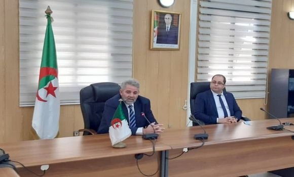 سيد أحمد فروخي يتسلم مهام وزير البريد بالنيابة