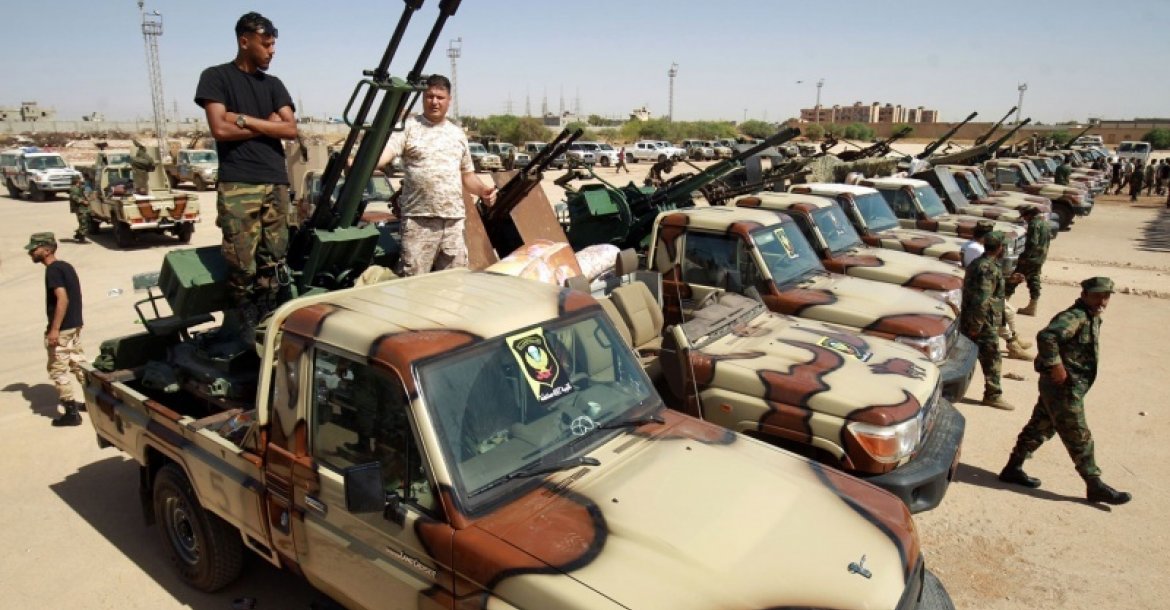قوات حفتر تغلق الحدود مع الجزائر