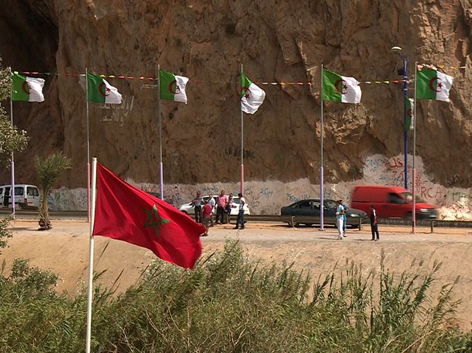 نائب عن الجالية يطمئن الجزائريين العالقين بالمغرب