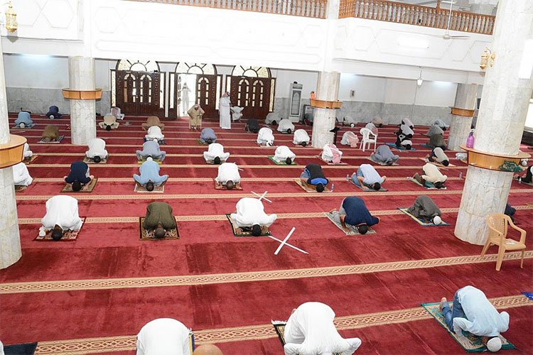 متى سيُرفع التباعد في المساجد؟.. وزير الشؤون الدينية يوضح