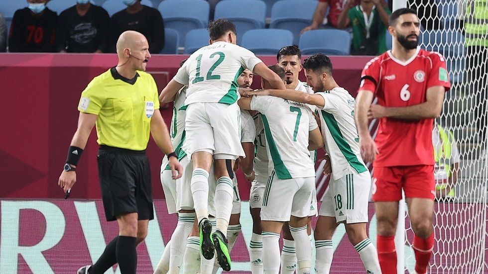 “فيفا” يتغنى بنجم المنتخب الجزائري: “جوهرة جزائرية بأقدام برازيلية”
