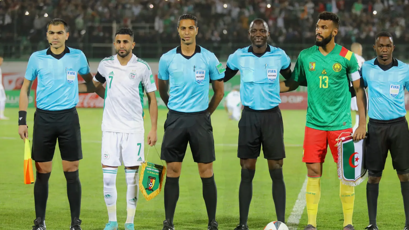 “فيفا” يفرض غرامة مالية على الـ”فاف” بسبب مباراة الجزائر والكاميرون
