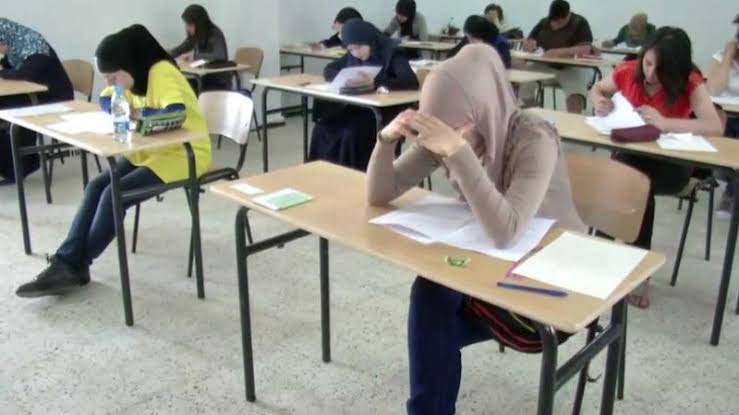 برلماني سابق يدعو لإلغاء “البكالوريا الفرنسية” في الجزائر