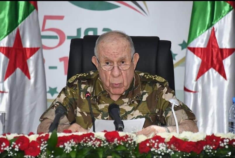 شنقريحة يؤكد وقوف الجيش إلى جانب المواطنين في مواجهة الحرائق