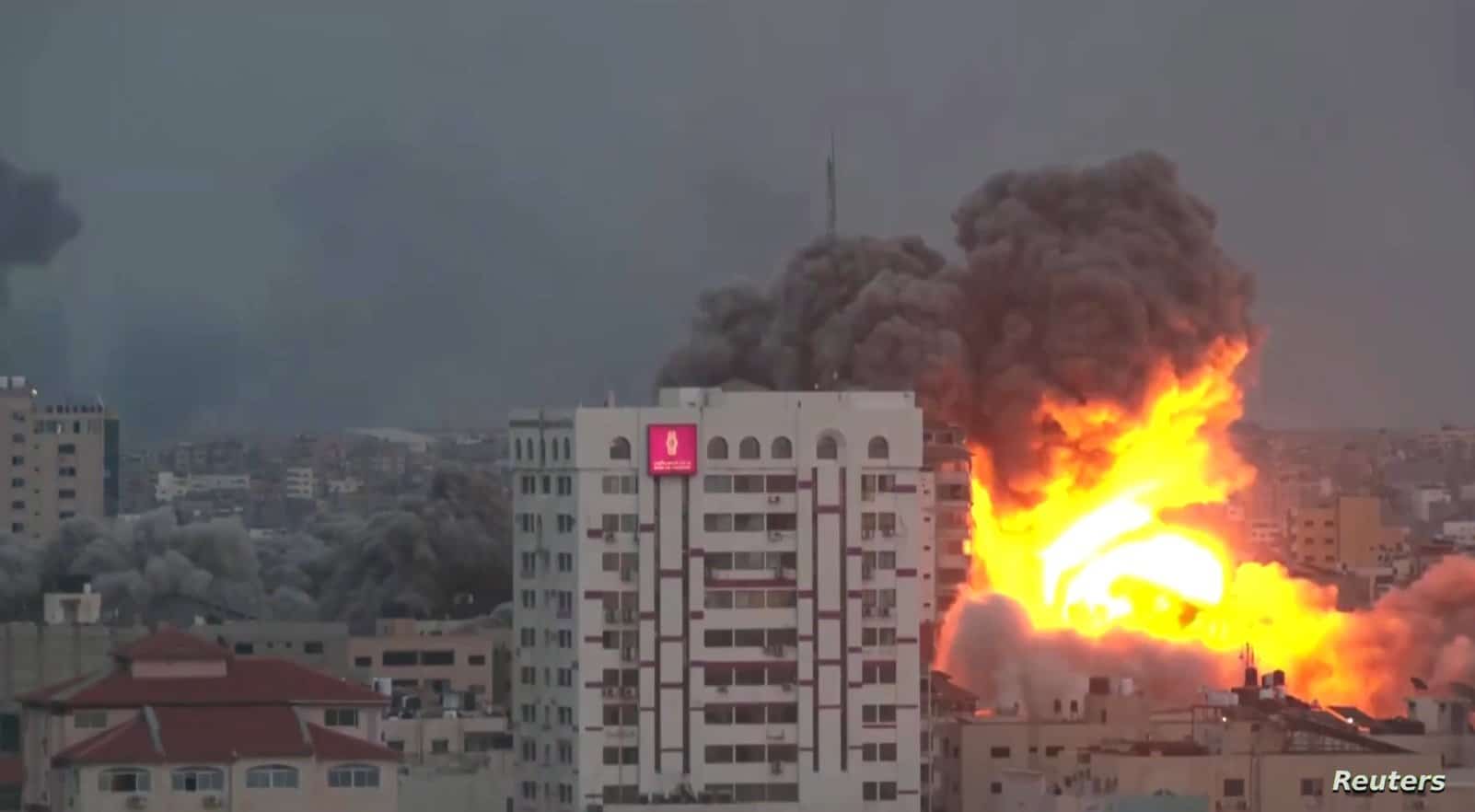 غزة: 900 شهيد بينهم 260 طفلاً و230 سيدة