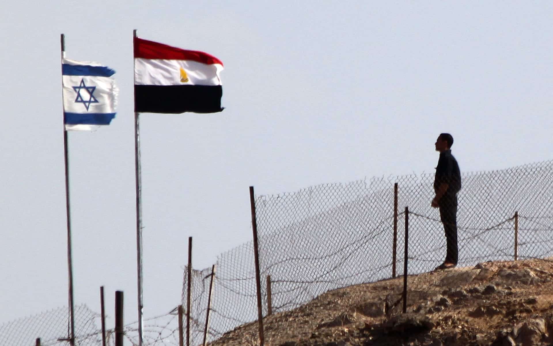 “إسرائيل” تجلي طاقم سفارتها في مصر