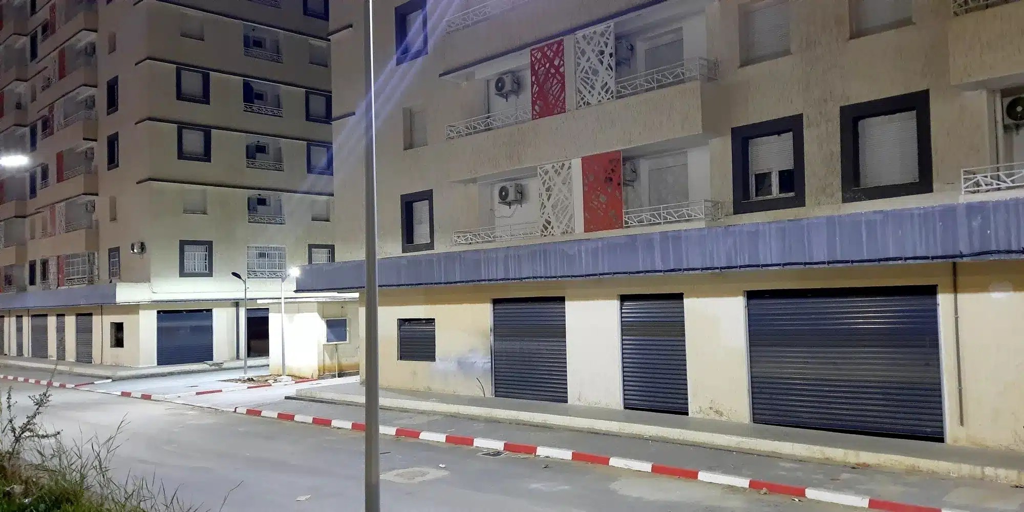وكالة “عدل” تعرض العديد من المحلات للبيع