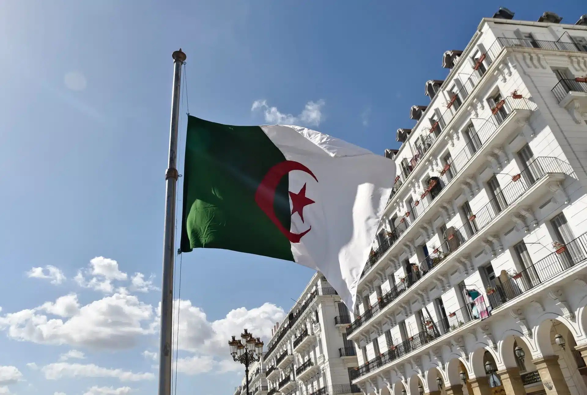 وزير الداخلية يرد على تداول فكرة تقسيم الجزائر إلى أقاليم