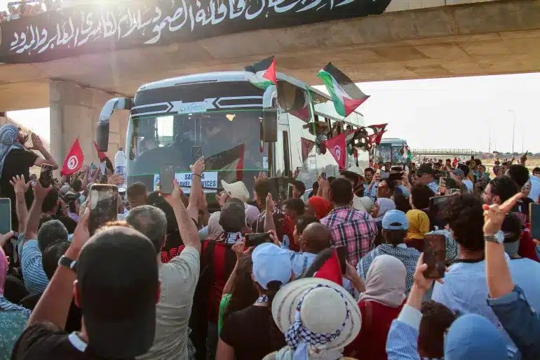 الهيئة المشرفة على قافلة “الصمود”: مهمتنا إنسانية ولا نتدخل في الشأن المصري