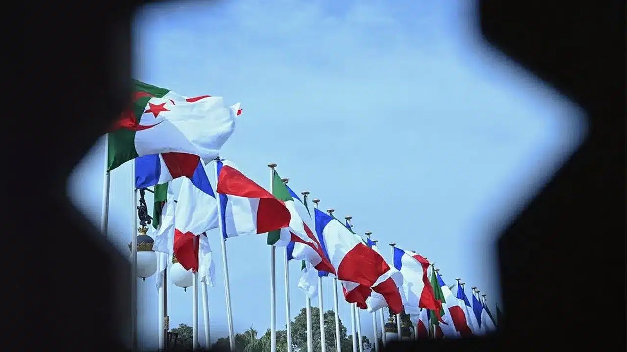 في عزّ الأزمة.. ماذا تفعل 20 شركة فرنسية في الجزائر؟
