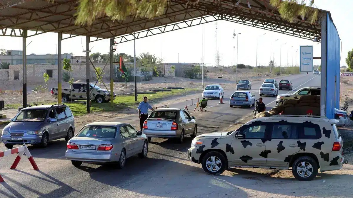 هل استيراد السيارات أقل من 3 سنوات من ليبيا ممكن؟.. توضيحات رسمية تحسم الجدل