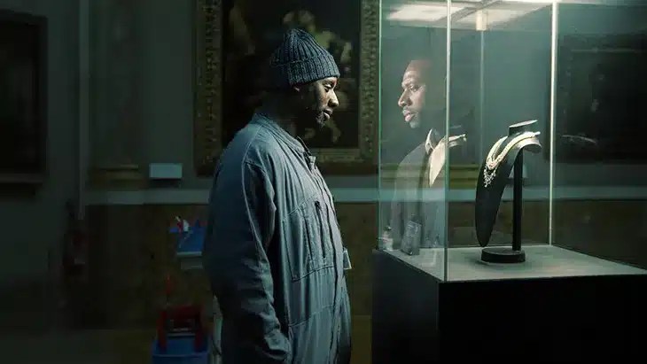 عمر سي في دور أساني ديوب في فيلم Lupin. الصورة نيتفليكس