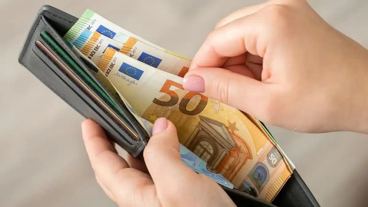 سعر اليورو في الجزائر يقفز إلى مستوى غير مسبوق