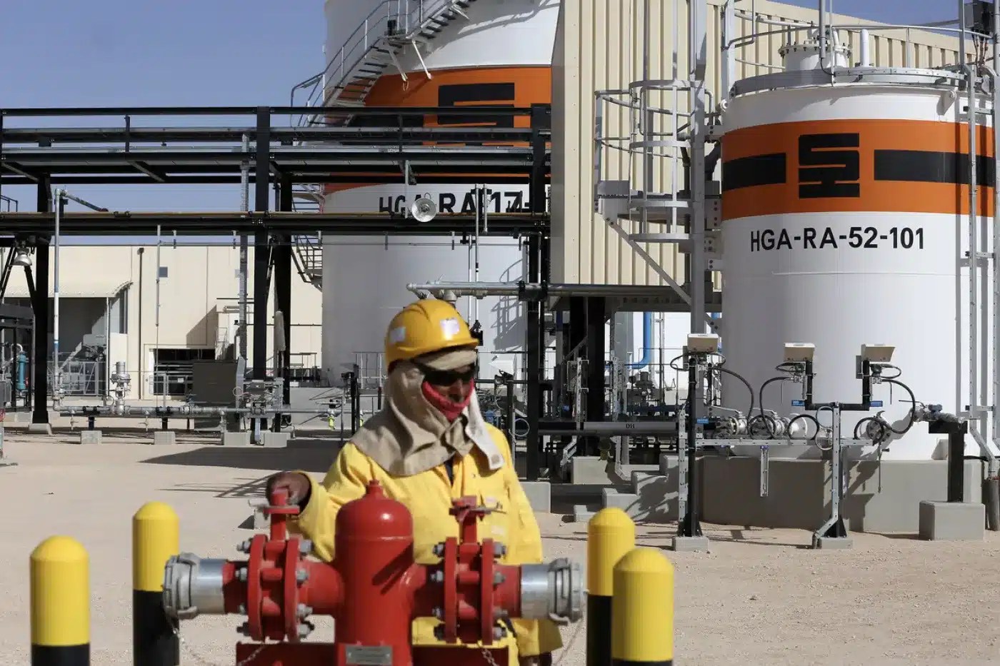 أكبر الصفقات النفطية في 2025.. ما موقع الجزائر؟