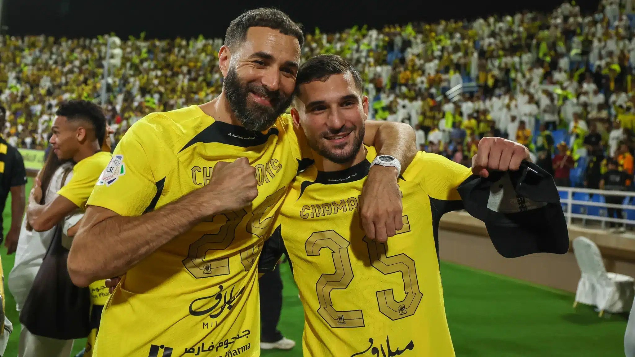 عوار يغيب في يوم احتجاج بن زيمة.. هل تضامن مع زميله؟