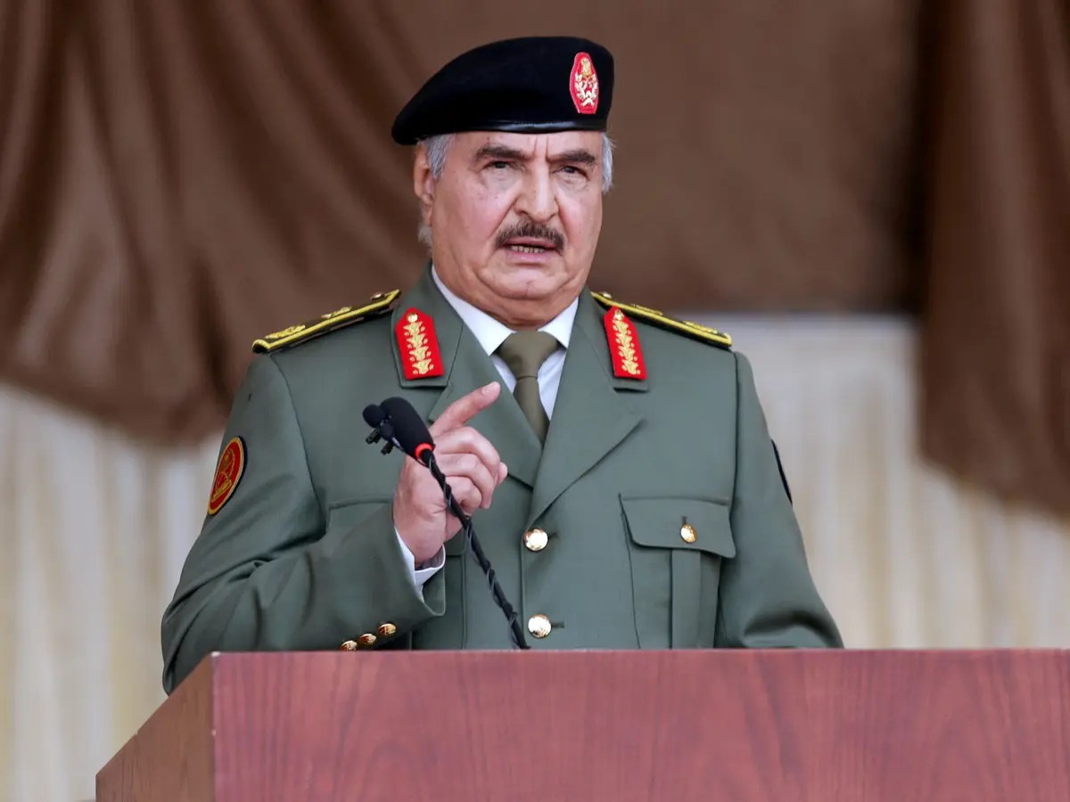 هجوم مباغت وتحركات دولية.. هل تتجه ليبيا نحو تسوية سياسية تُنهي نفوذ حفتر؟