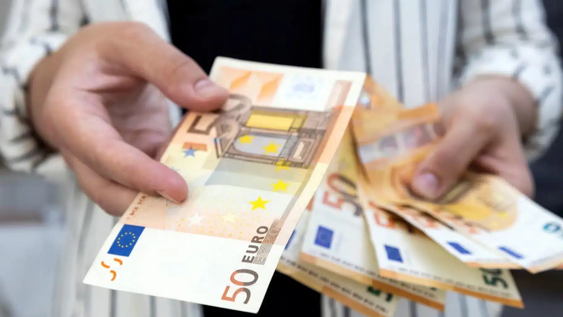 انخفاض سعر صرف اليورو في السوق الموازية
