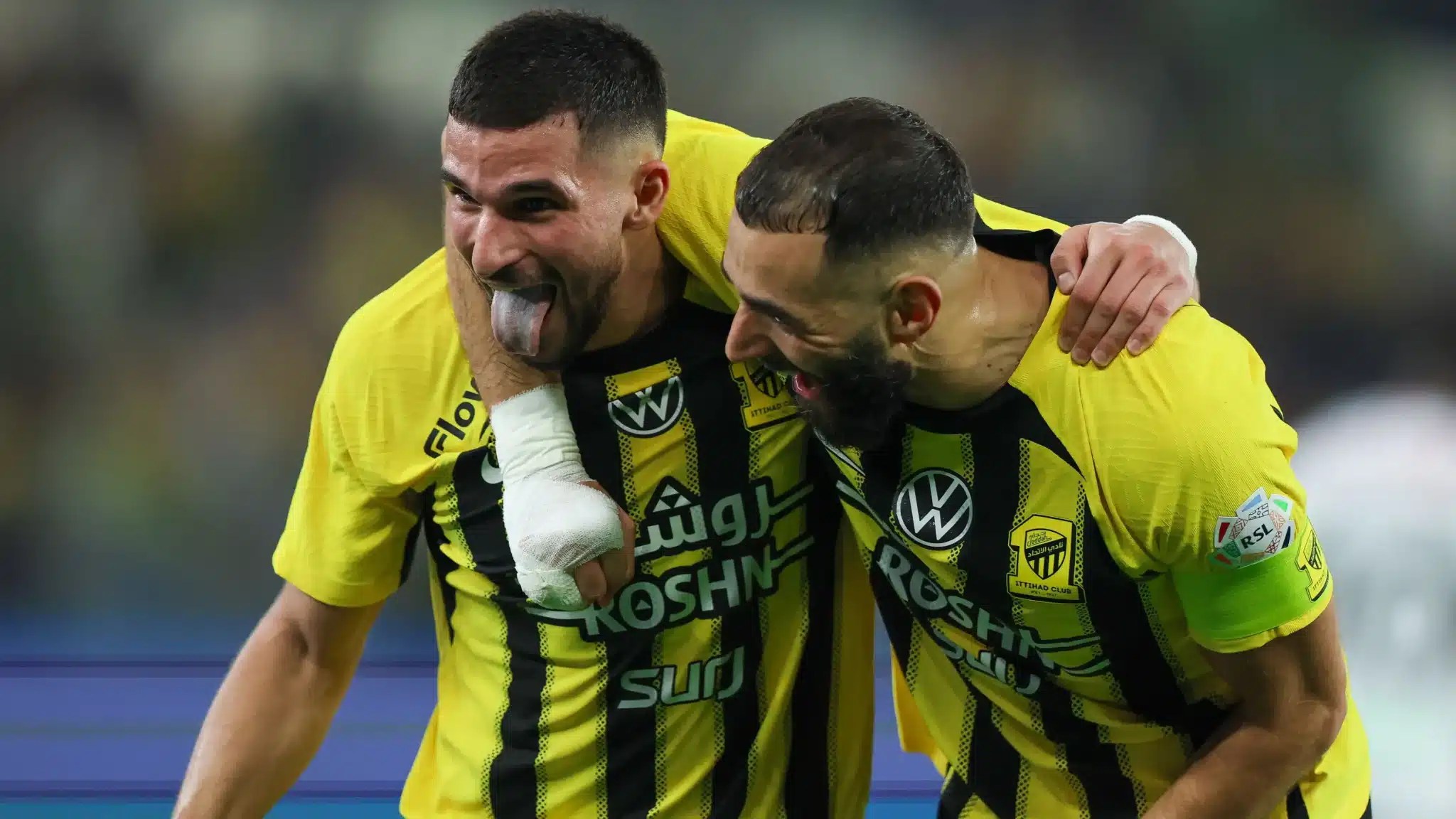 بن زيمة يُغادر الاتحاد نحو الهلال.. ما هو مصير عوار الآن؟