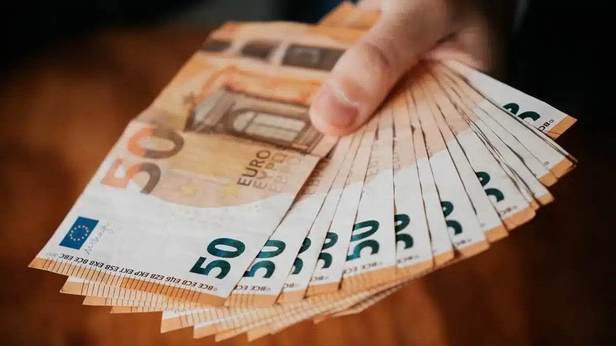 سعر اليورو يسجل تراجعًا جديدًا
