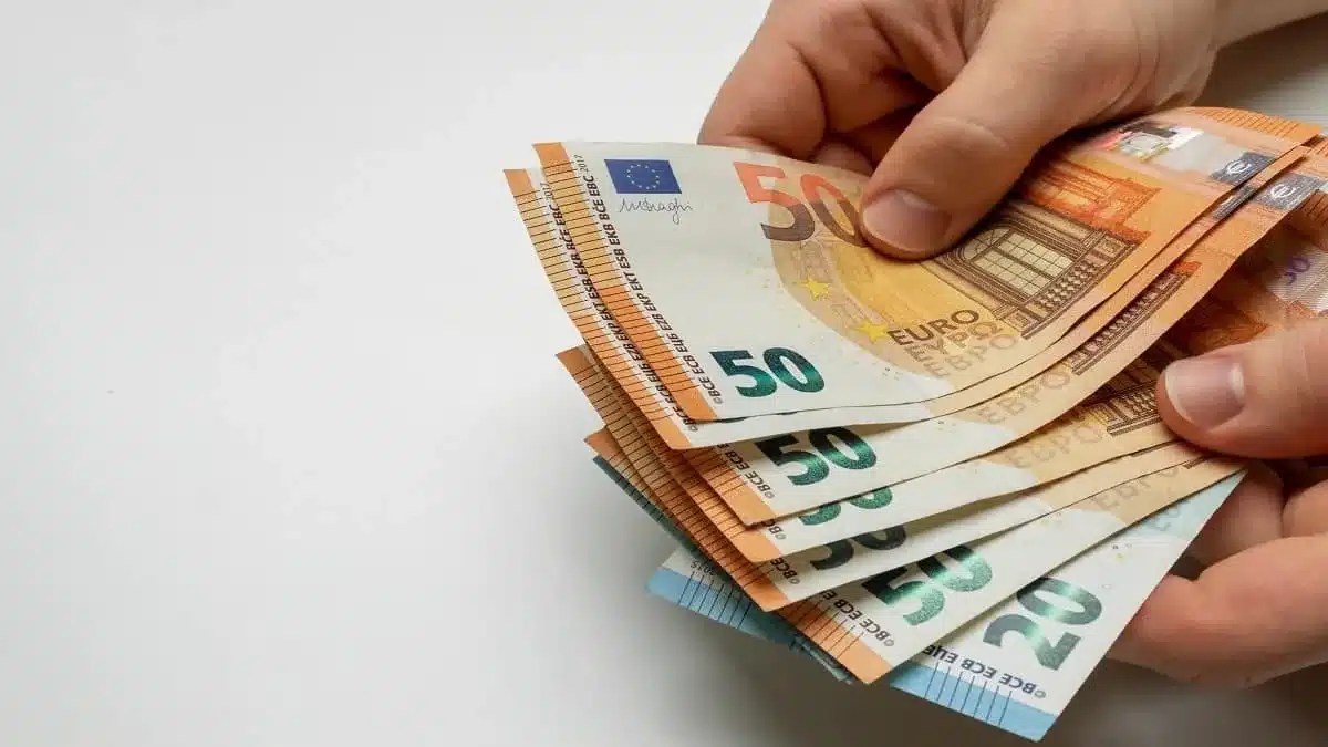 أسعار اليورو في السوق الموازية اليوم الإثنين