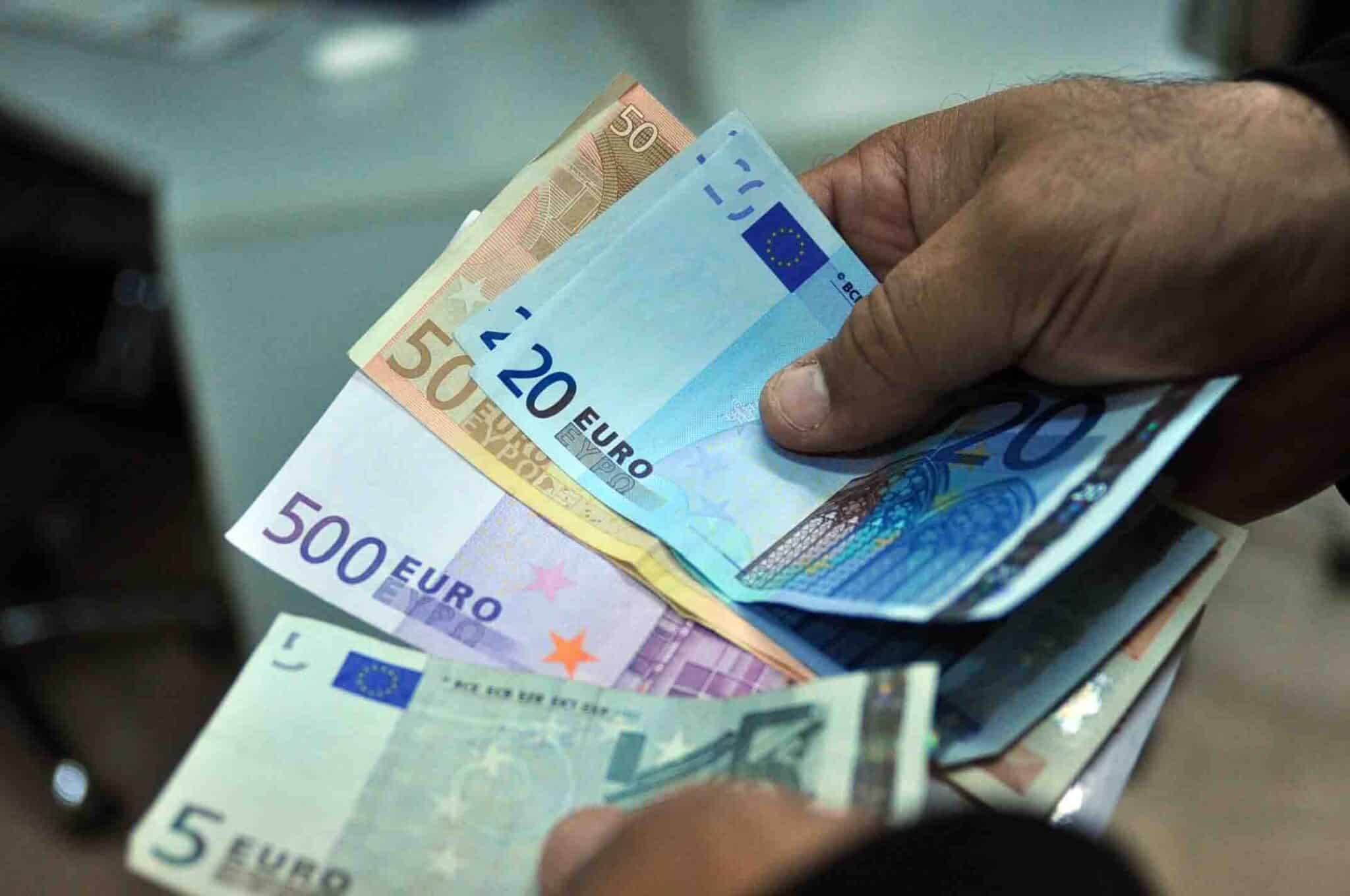 سعر صرف اليورو مقابل الدينار الجزائري في السوق السوداء اليوم الخميس