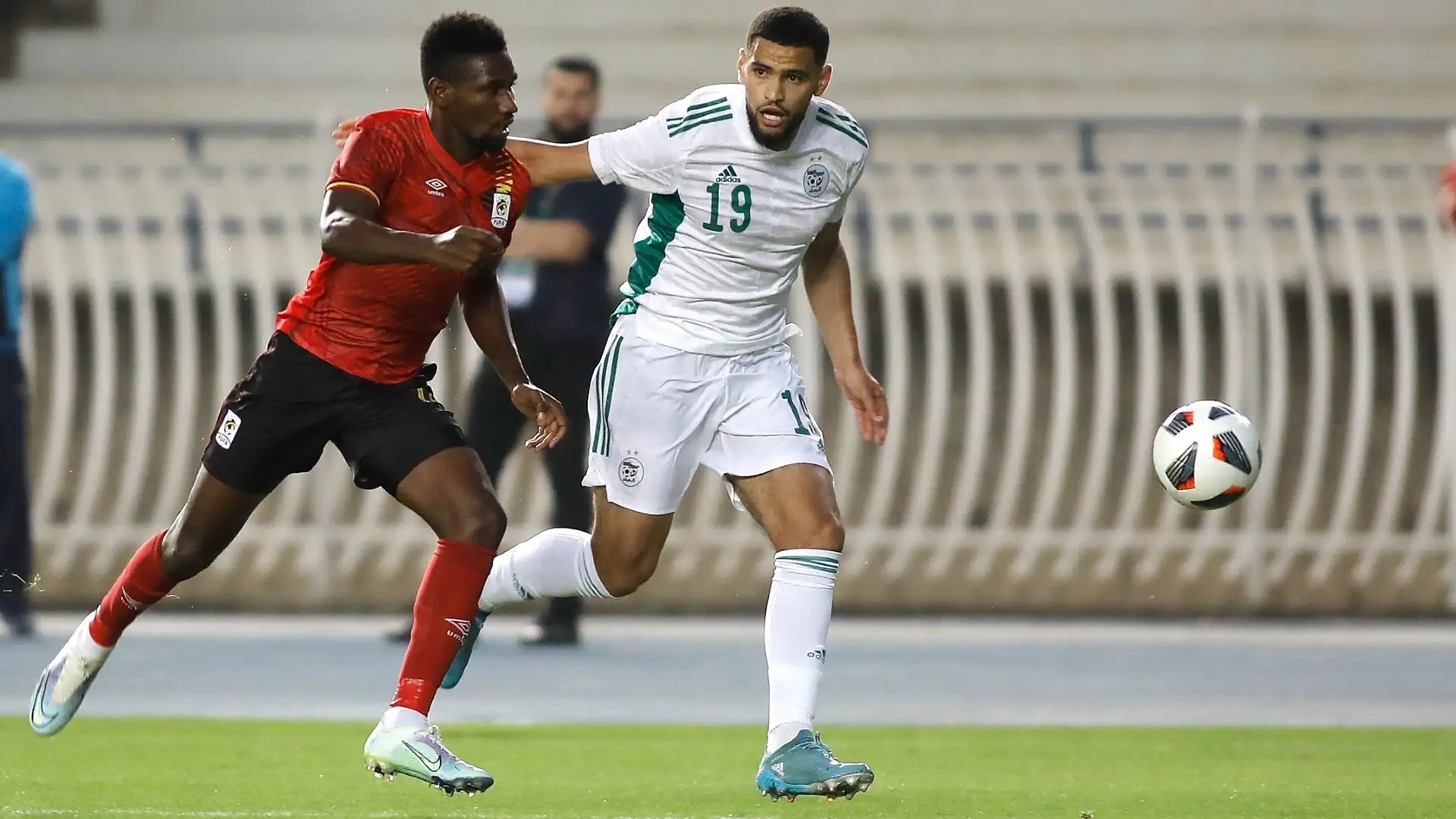 زرقان يرد على بيتكوفيتش.. اللاعب غير راضٍ على قرار استبعاده