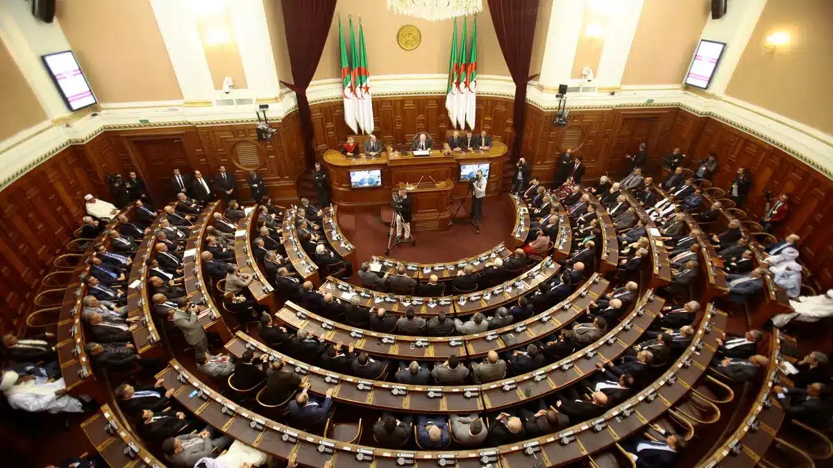 قبيل تشريعيات جوان.. البرلمان بغرفتيه يحدد موعد التصويت على تعديل الدستور