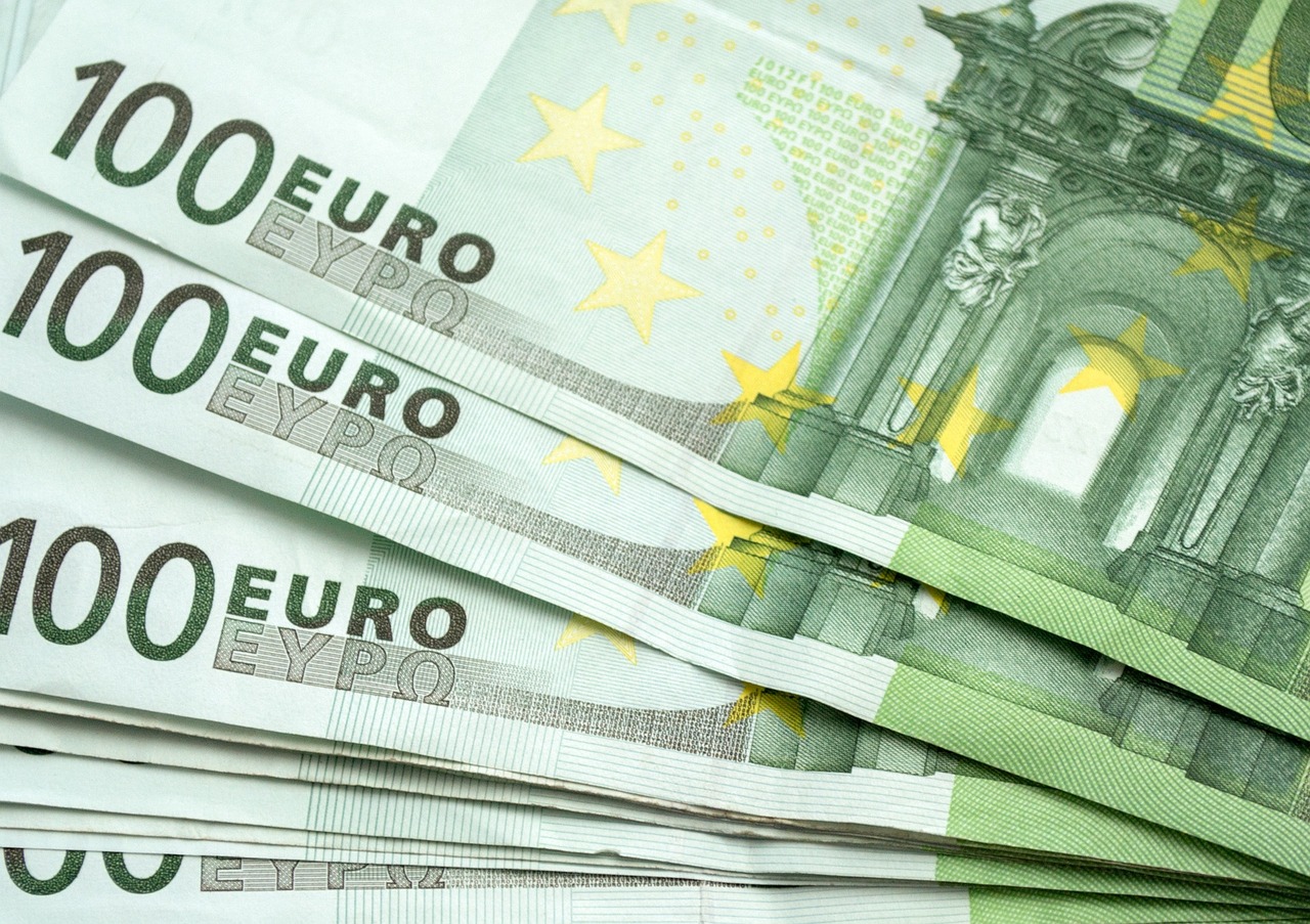 سعر 100 يورو في السوق السوداء بالجزائر اليوم 25 مارس.. ارتفاع جديد