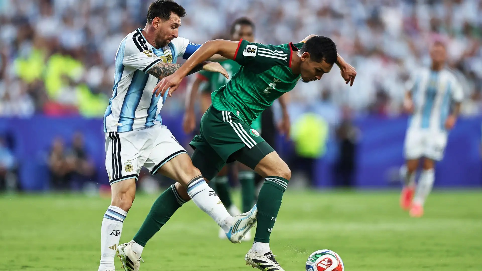 هل استحق تدخل ميسي على ماندي بطاقة حمراء؟