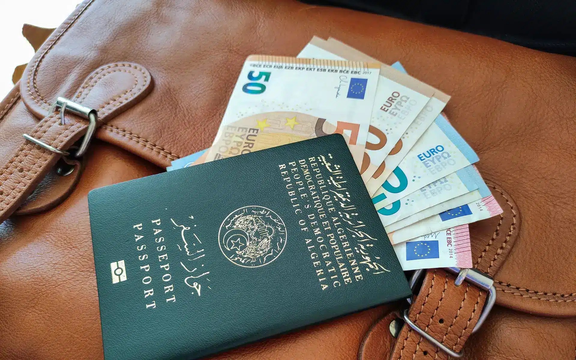 بنك الجزائر يكشف حقيقة التعليمة الجديدة لمنحة السفر