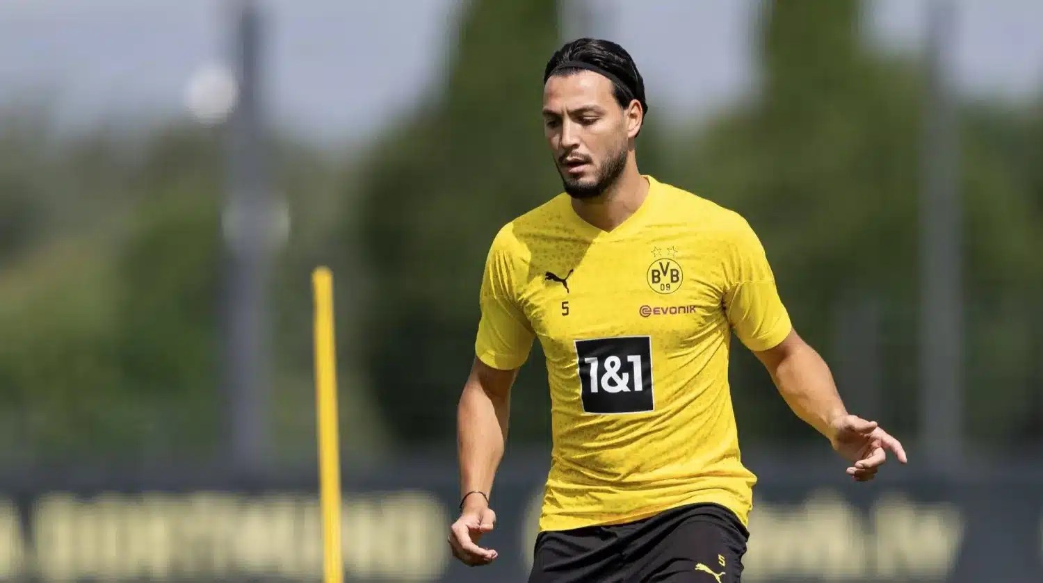 دورتموند يحدد موقفه من مستقبل بن سبعيني