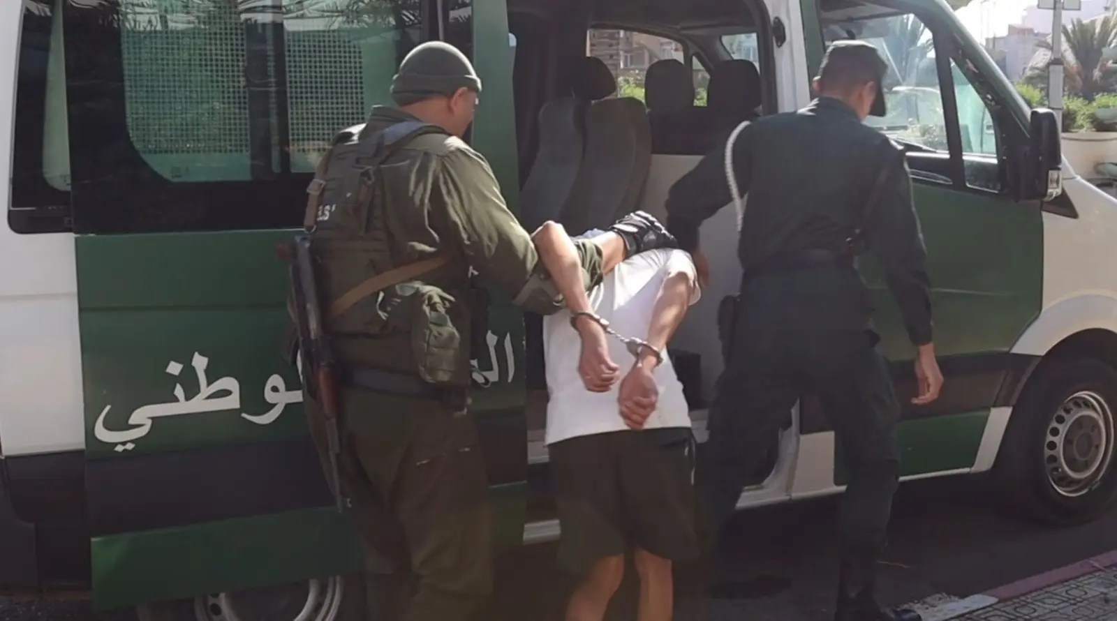 بالفيديو.. الدرك الوطني يوقف عصابة أحرقت منزلاً بحي شطيبو