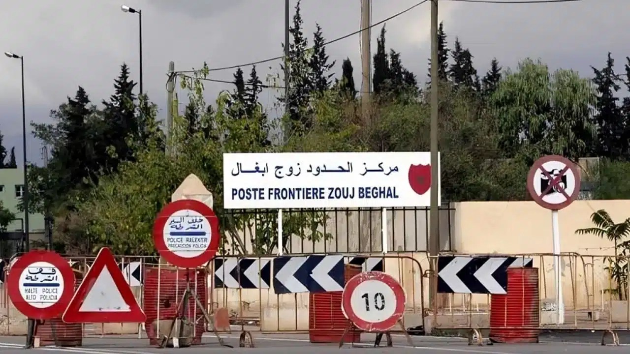 فتح مؤقت للمعبر الحدودي بين الجزائر والمغرب لإعادة 49 مغربيًا