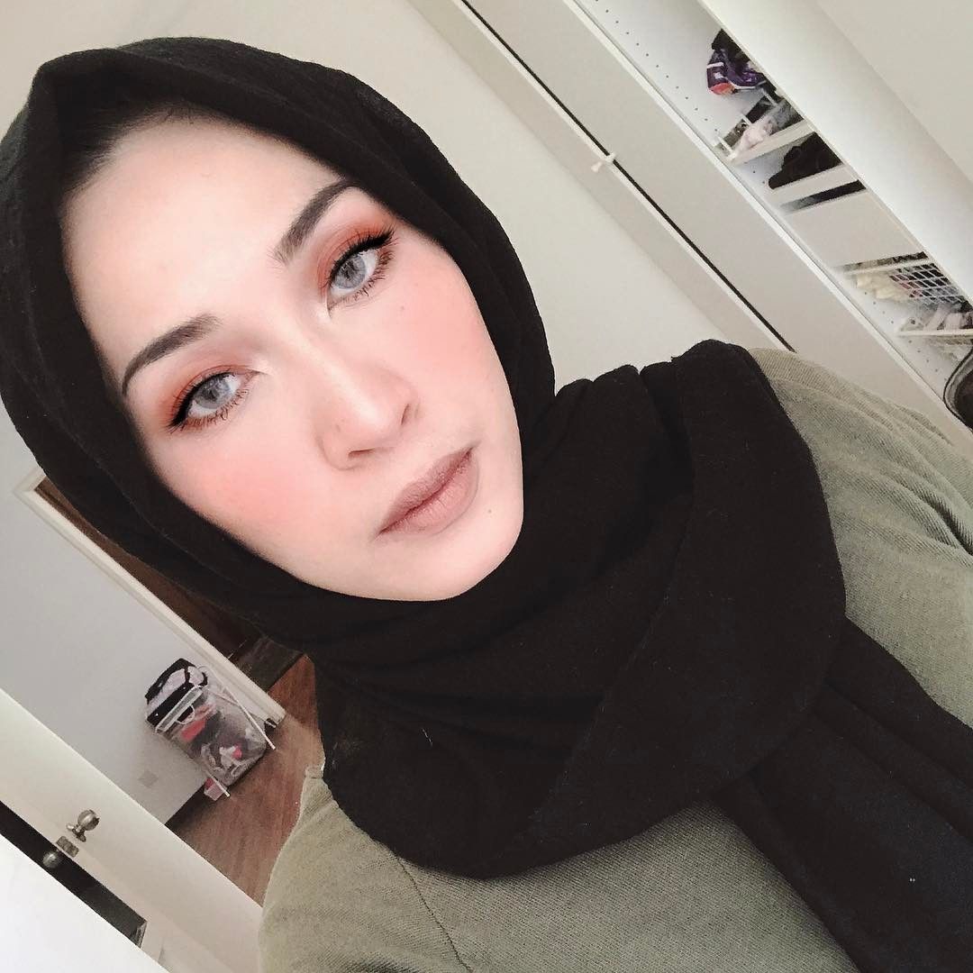 Show more posts from alyssa_dezek_official. Tya Adnan Bertudung Hitam | Azhan.co