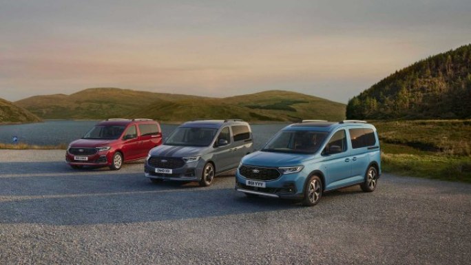 2022 ford tourneo connect three different color vans