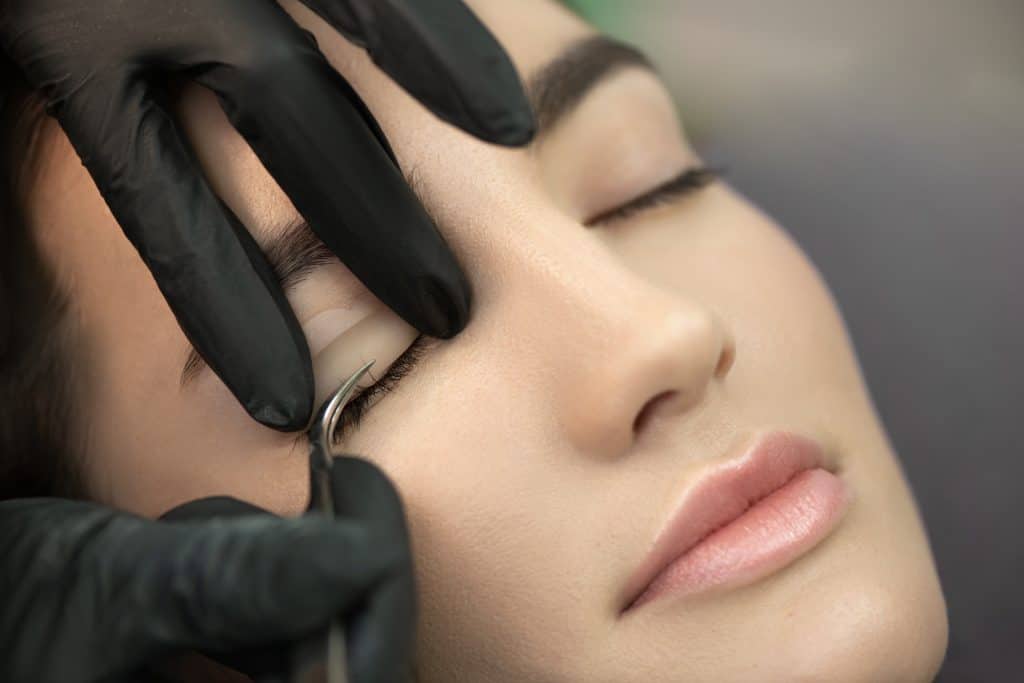 Howtogluelashes AZ World News