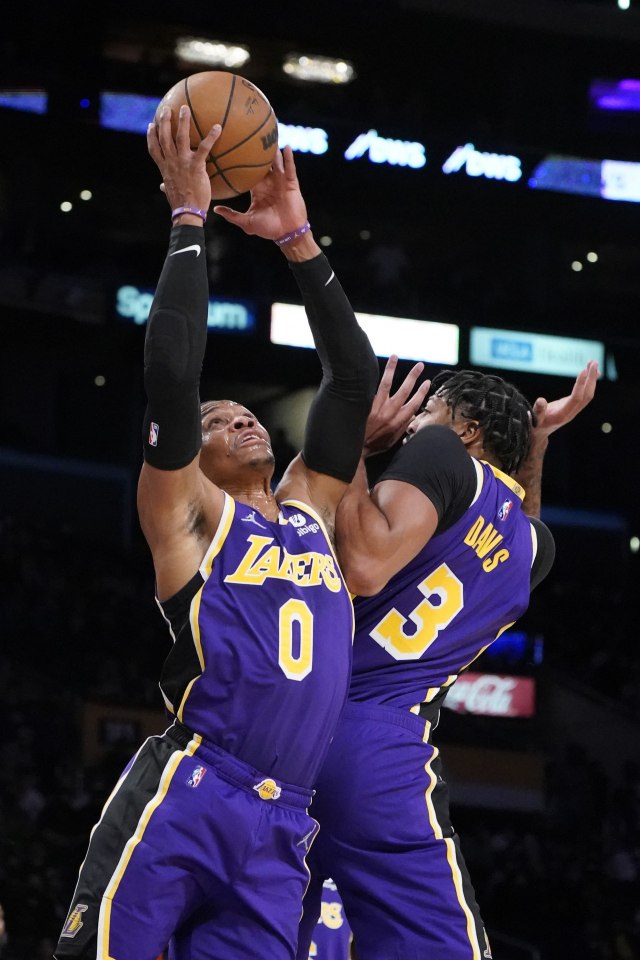 Dwight Howard and Anthony Davis defensive rebound disagreement 